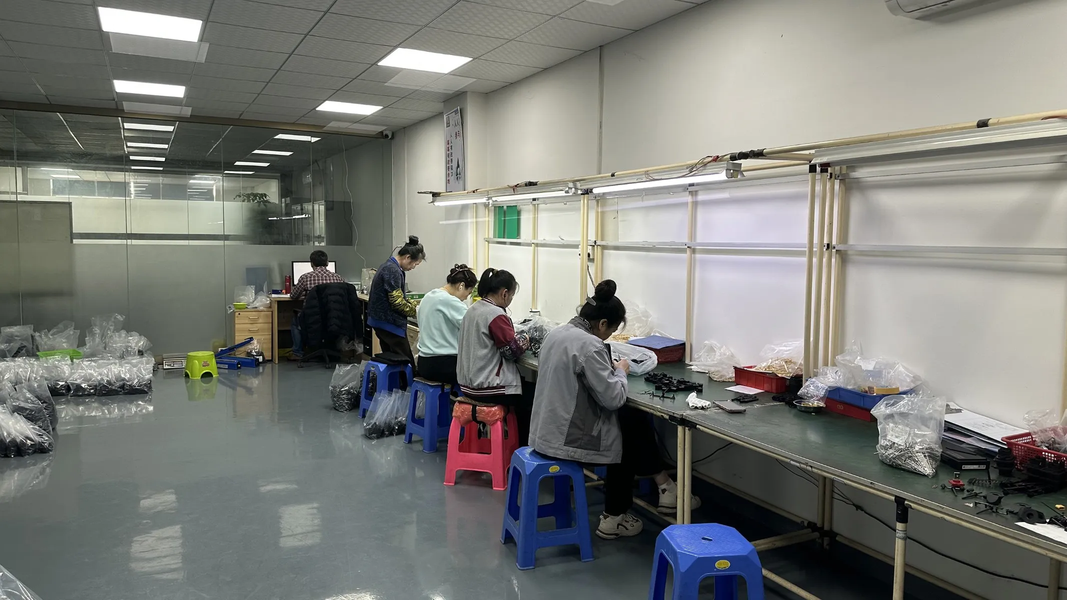 产品全检工序实拍
